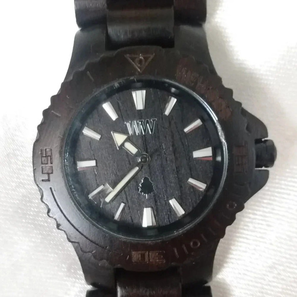 WeWood "Date" dark mahogany watch - Picture 5 of 7